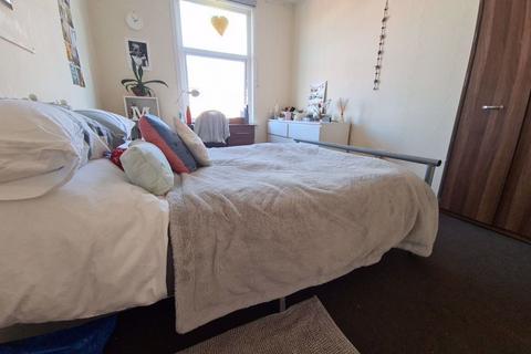 8 bedroom house to rent, Brudenell Avenue, Leeds LS6