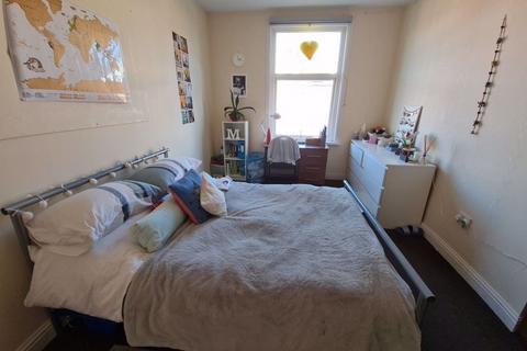 8 bedroom house to rent, Brudenell Avenue, Leeds LS6