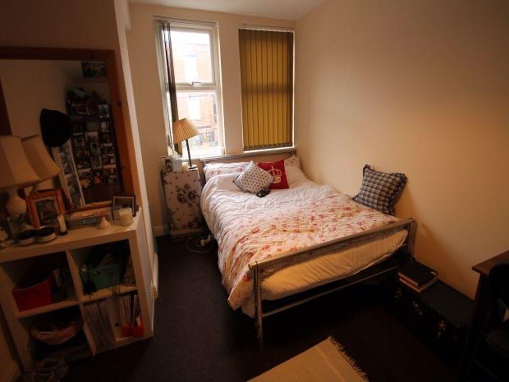 A bright and well-maintained double bedroom fea...