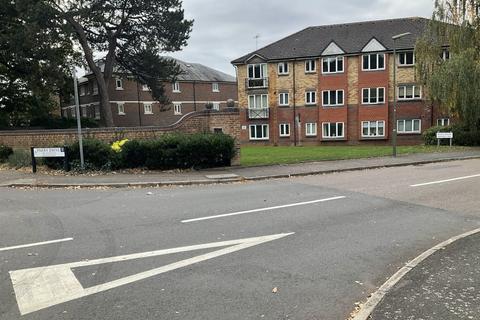 2 bedroom flat for sale, Parry Drive, Weybridge, KT13