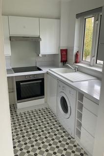 2 bedroom flat for sale, Parry Drive, Weybridge, KT13