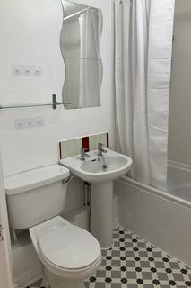 2 bedroom flat for sale, Parry Drive, Weybridge, KT13