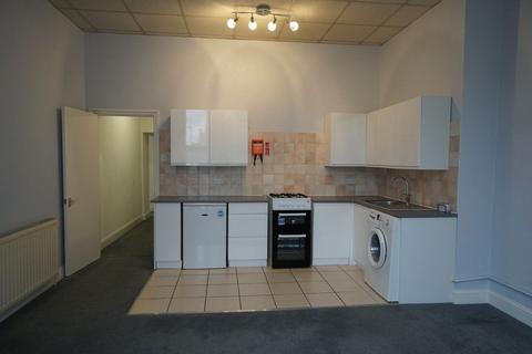 2 bedroom flat to rent, Aldborough Road South