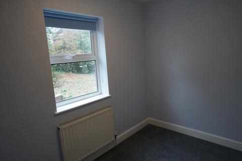 2 bedroom flat to rent, Aldborough Road South