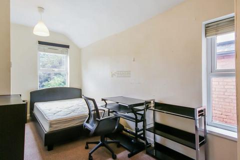 4 bedroom terraced house to rent, Coronation Road, Birmingham B29