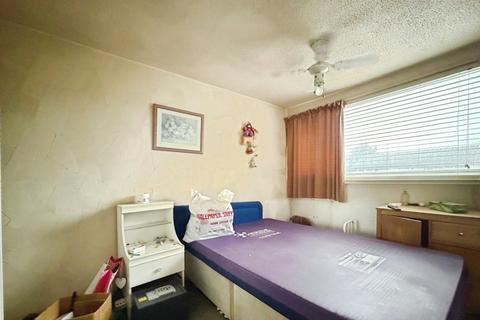 3 bedroom semi-detached house for sale, Suffolk Grove, Leigh