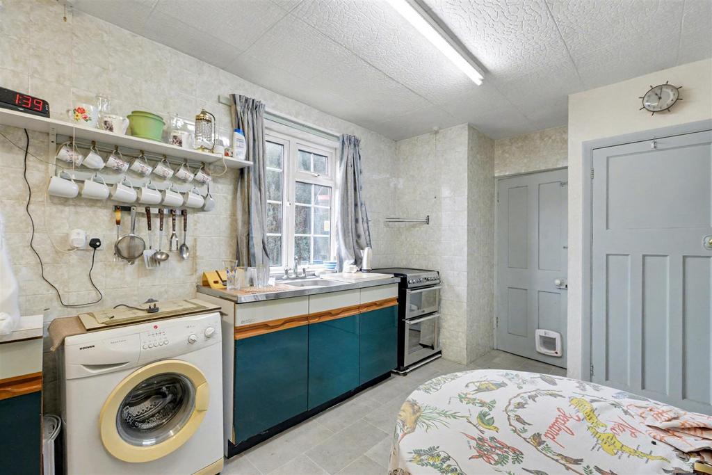 Kitchen 2.jpeg