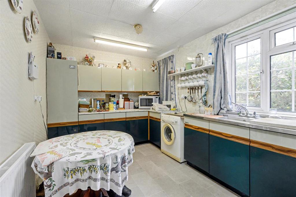 Kitchen 1.jpeg