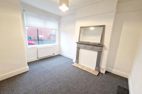3 bedroom terraced house to rent, Henry Street, Prestwich, M25