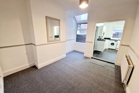 3 bedroom terraced house to rent, Henry Street, Prestwich, M25
