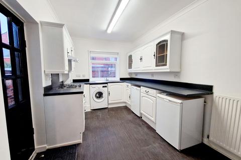 3 bedroom terraced house to rent, Henry Street, Prestwich, M25