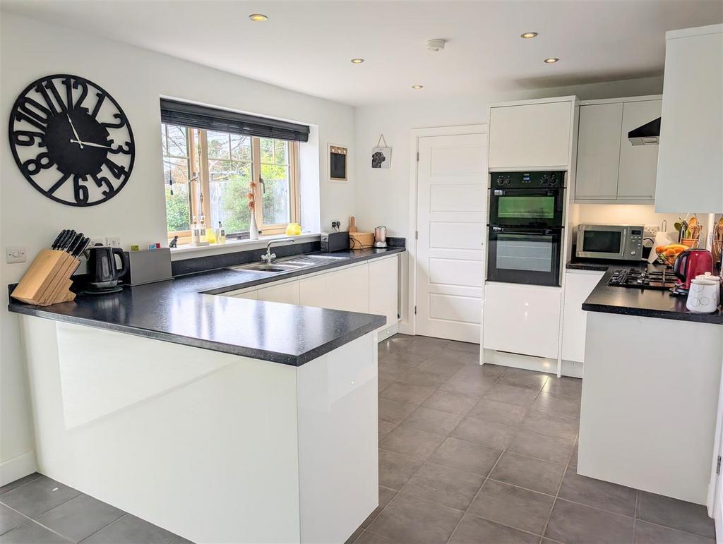 PXL 20251007 101502639.MP~2.jpg