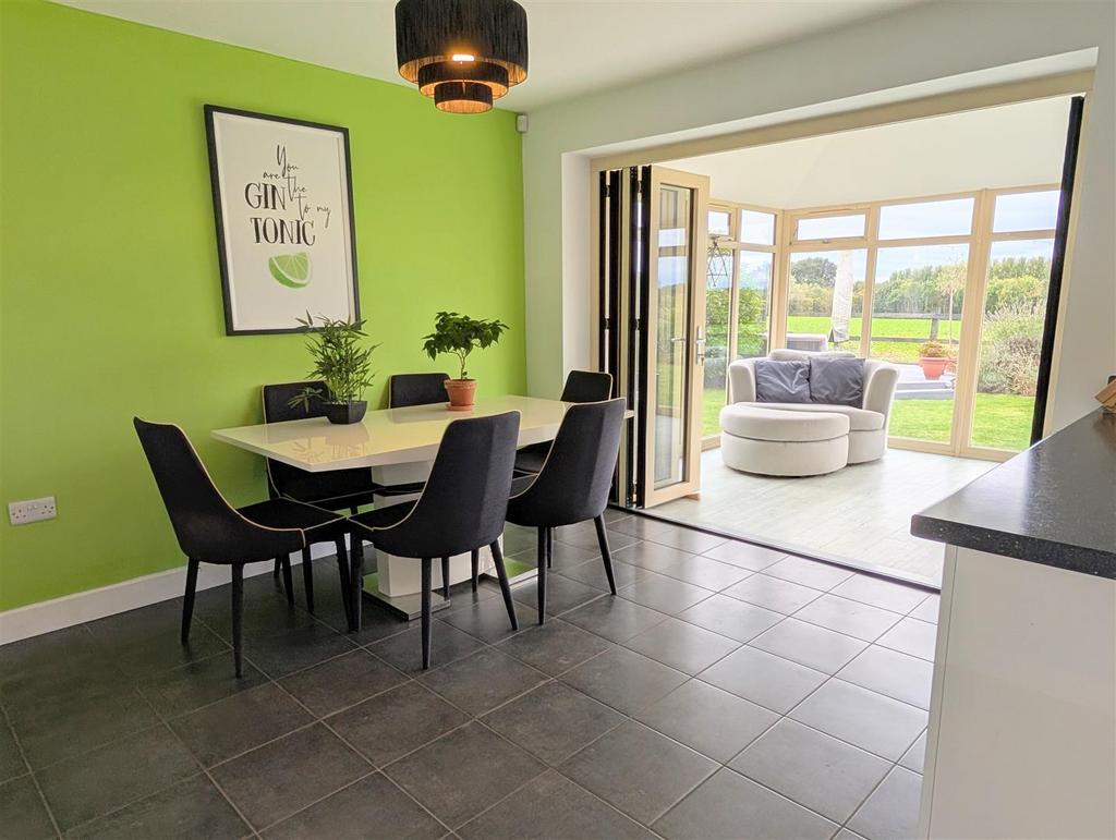 PXL 20251007 101430548.MP~2.jpg