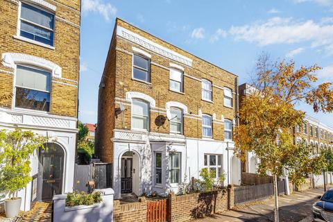 2 bedroom flat for sale, Essex Road, Acton