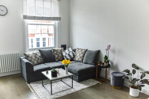 2 bedroom flat for sale, Essex Road, Acton