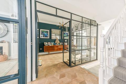 undefined, Pentlow Street, West Putney, London, SW15