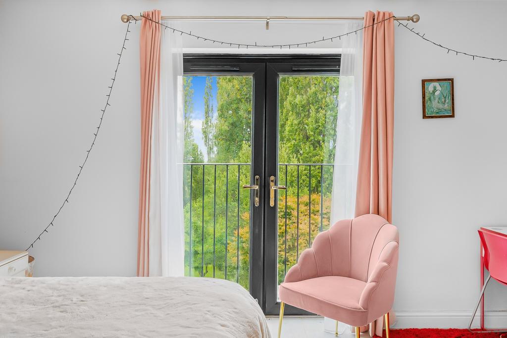 Bedroom showing balcony