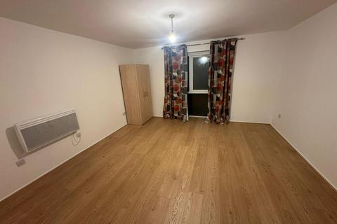 1 bedroom flat to rent, Dellow Close, Ilford IG2