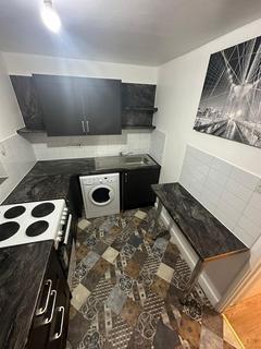 1 bedroom flat to rent, Dellow Close, Ilford IG2