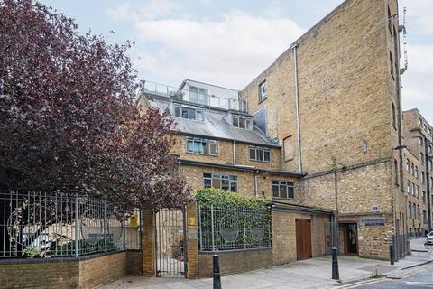 undefined, Gowers Walk, Aldgate, London, E1