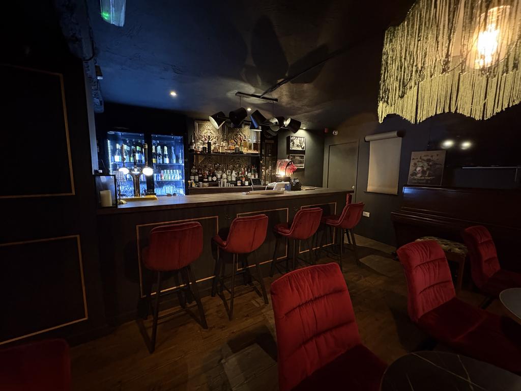 Bar &amp; Sitting Area