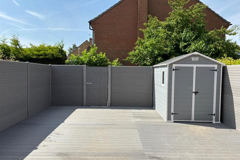 4 bedroom terraced house to rent, Deene Close, Market Harborough