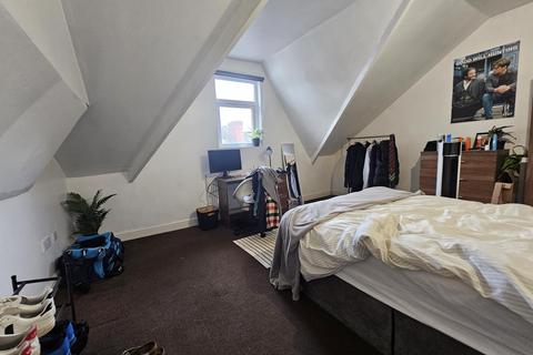 7 bedroom house to rent, Chestnut Avenue, Leeds
