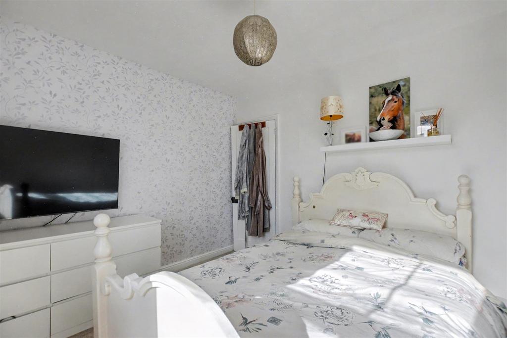 Bedroom 1 2.jpeg