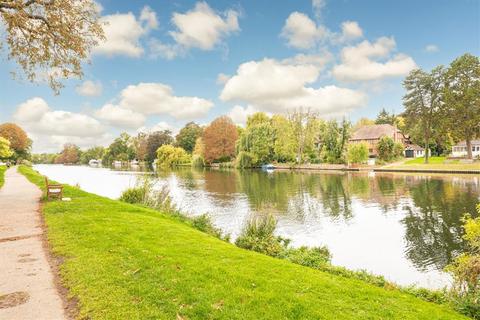 undefined, Riverside Road, Staines-Upon-Thames TW18