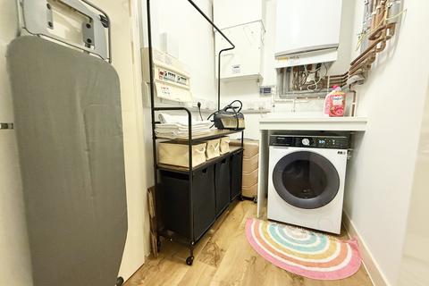 3 bedroom apartment for sale, Dowding Drive, London, SE9