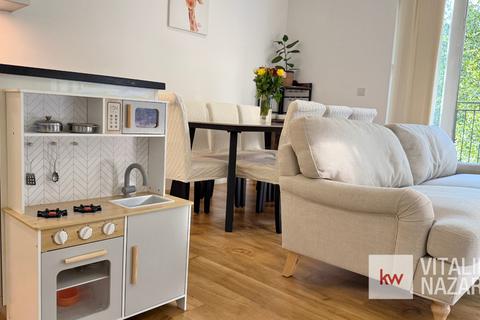 3 bedroom apartment for sale, Dowding Drive, London, SE9