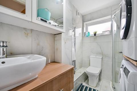 6 Morland Close, Hampton, TW12 3YX
