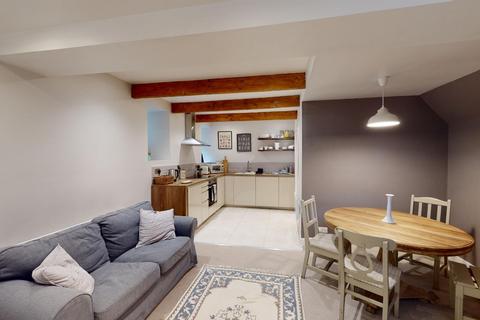 2 bedroom duplex to rent, Gainsborough Court, Skipton