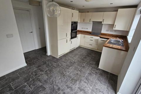 3 bedroom semi-detached house to rent, Wren Green Way, Wakefield, WF2 0FU