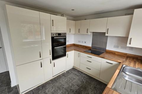 3 bedroom semi-detached house to rent, Wren Green Way, Wakefield, WF2 0FU