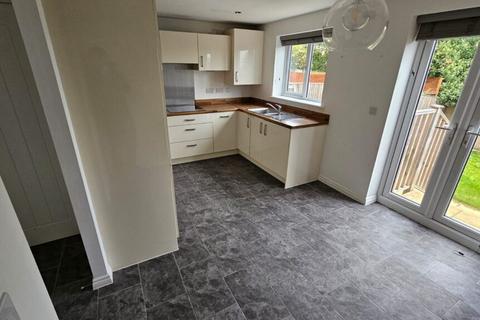 3 bedroom semi-detached house to rent, Wren Green Way, Wakefield, WF2 0FU