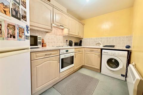 2 bedroom apartment for sale, Kensington Court, Felling, Gateshead