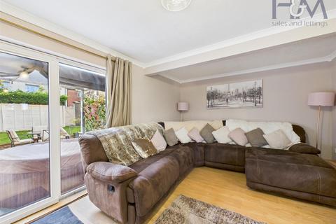 27 Aubries, Walkern, Stevenage, SG2 7NJ