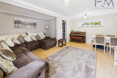 3 bedroom end of terrace house for sale, Aubries, Walkern, Hertfordshire, SG2 7NJ