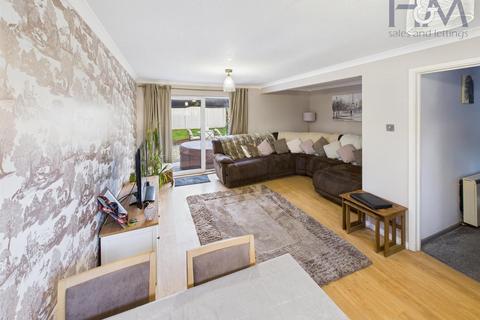 3 bedroom end of terrace house for sale, Aubries, Walkern, Hertfordshire, SG2 7NJ