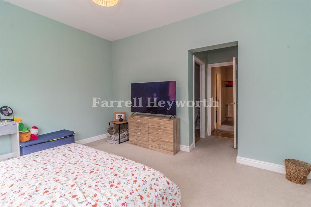 Bedroom 1 image 2