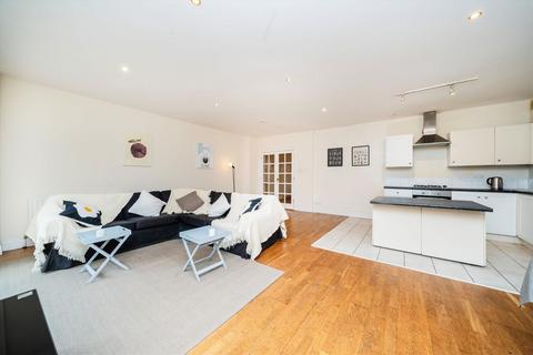 3 bedroom flat for sale, Ramsay Road, London W3