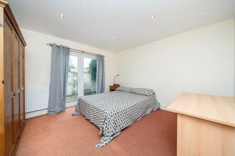 3 bedroom flat for sale, Ramsay Road, London W3