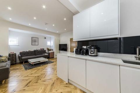 3 bedroom house to rent, Horn Lane, London W3