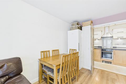 2 bedroom apartment for sale, Pemberton Court, EN1