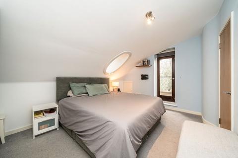 2 bedroom flat for sale, Old Station Way, London SW4