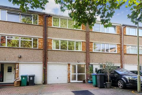 Chapel Close, Watford, WD25
