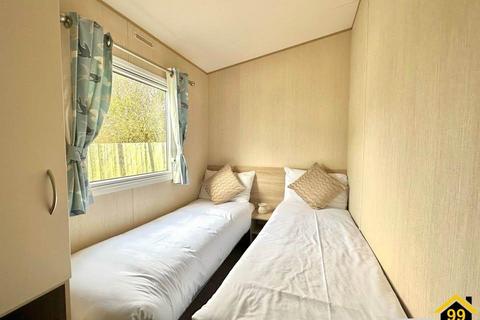 3 bedroom park home to rent, Coast Road, Lowestoft, Suffolk, NR32