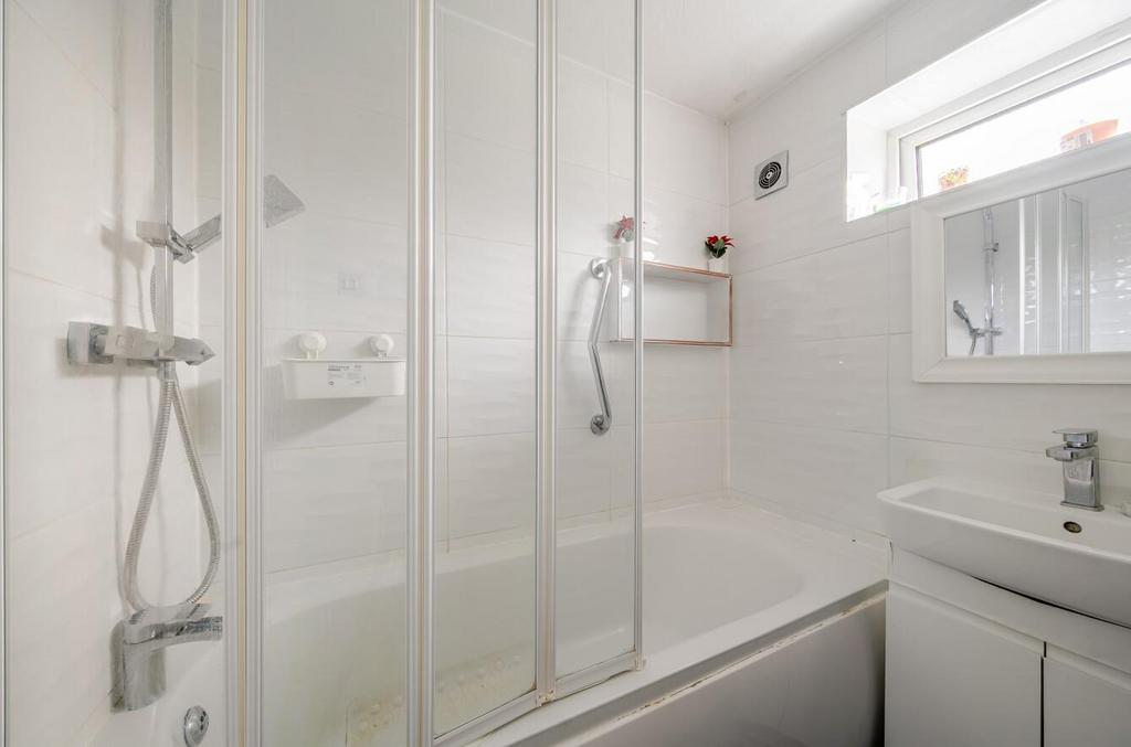 Davidson Frost-Wellings DFW, Robb Road, Bathroom.J