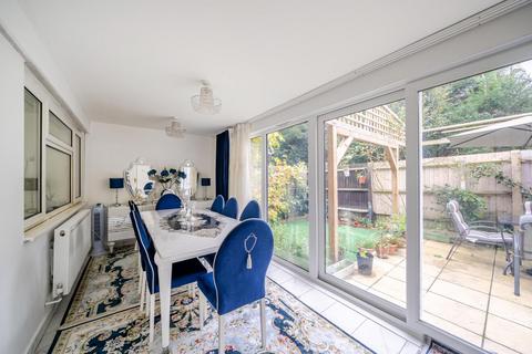 2 bedroom end of terrace house for sale, Robb Road, Stanmore HA7